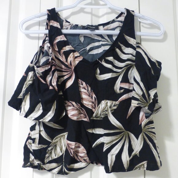 LE CHATEAU black tropical floral print cold shoulder crop top - Picture 6 of 7